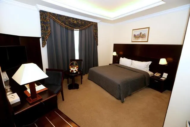  Sharjah Premiere Hotel & Resort - picture  : Restaurant/places to eat,TV/entertainment centre,Bed,Bedroom,Property 