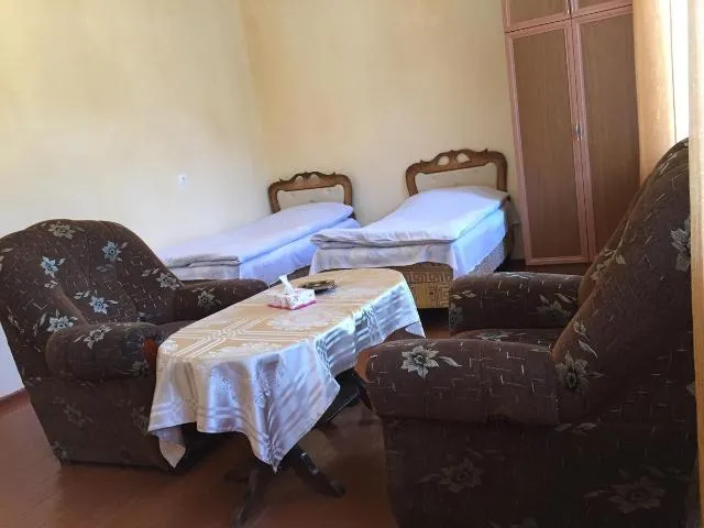  Meghri Inn - picture  : Restaurant/places to eat,Bed 