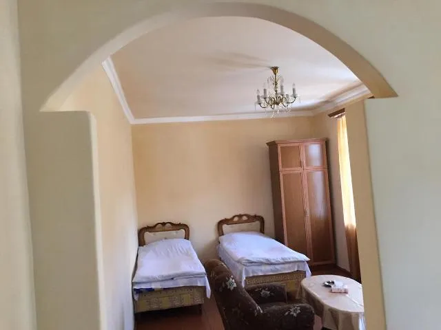  Meghri Inn - picture  : Bed 