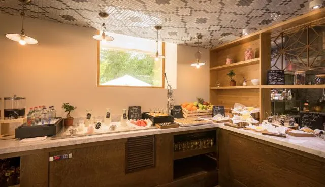  Radisson BLU Hotel Yerevan - picture  : Toilet,Kitchen/kitchenette,Food,Breakfast,Property 