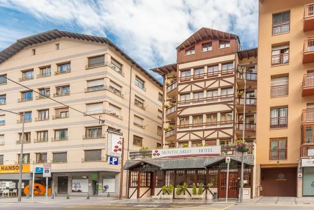  Montecarlo - picture  : Property building,Property building,Day,Property 