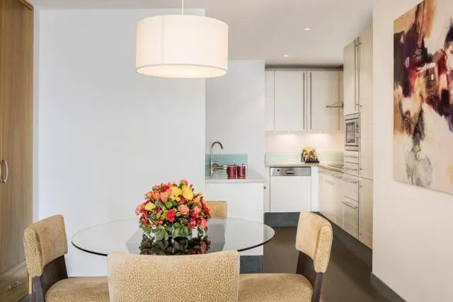  Burjuman Arjaan by Rotana - Dubai - picture  : Kitchen/kitchenette,Seating area,Dining area,Coffee/tea facilities,Kitchen or kitchenette,Dining area,Property 