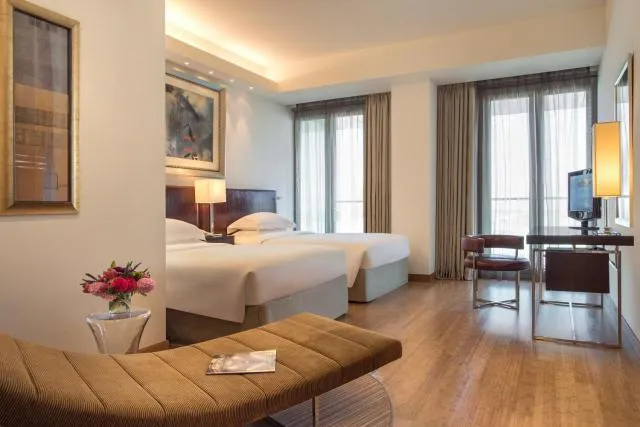  Burjuman Arjaan by Rotana - Dubai - picture  : Restaurant/places to eat,Seating area,TV/entertainment centre,View,Photo of the whole room,Seating area,Bedroom,Property,Room 