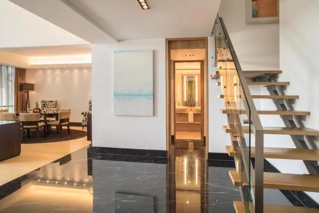  Burjuman Arjaan by Rotana - Dubai - picture  : Bathroom,Photo of the whole room,Dining area,Bedroom,Property,Room 