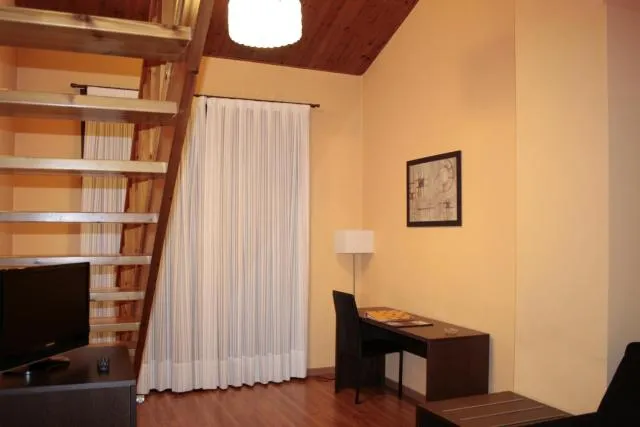  Somriu Hotel Vall Ski - picture  : TV/entertainment centre,Decorative detail 