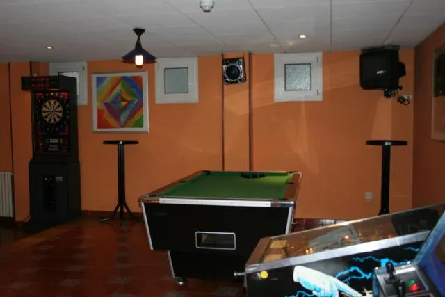  Somriu Hotel Vall Ski - picture  : Billiards,Billiard,Property 