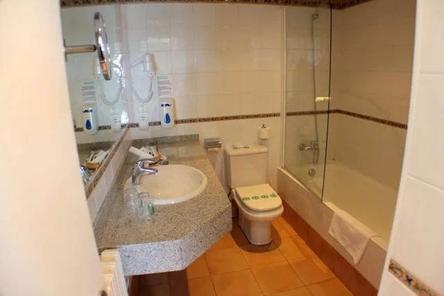  Hotel Kandahar - picture  : Bathroom,Bathroom,Property 