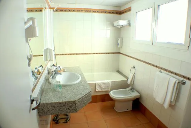  Hotel Kandahar - picture  : Bathroom,Bathroom,Property 