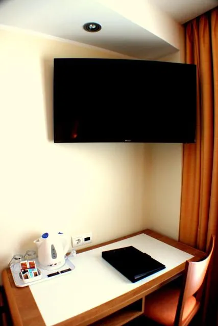  Hotel Kandahar - picture  : TV/entertainment centre,Business area/conference room,Decorative detail 