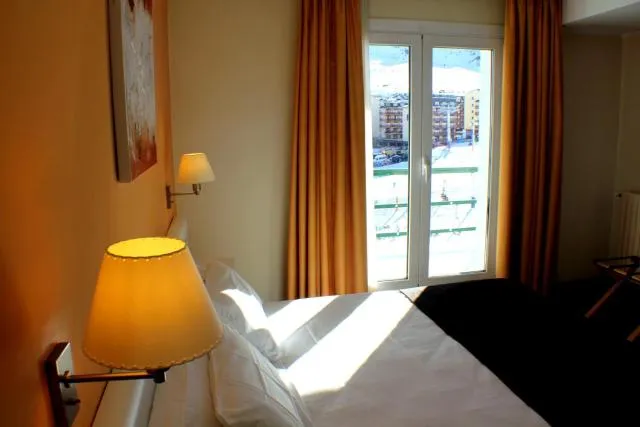  Hotel Kandahar - picture  : Bed,Bed,Room 