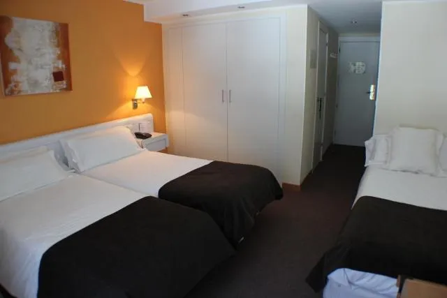  Hotel Kandahar - picture  : Restaurant/places to eat,Bed,Bed,Room 