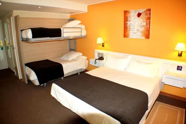  Hotel Kandahar - picture  : Bed,Bed,Room 