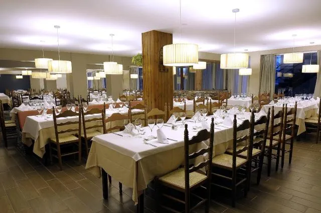  Hotel Kandahar - picture  : Toilet,Property building,Restaurant/places to eat,Property 