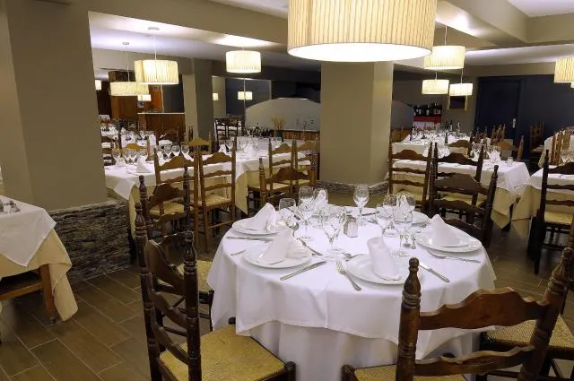  Hotel Kandahar - picture  : Toilet,Property building,Restaurant/places to eat,Property 