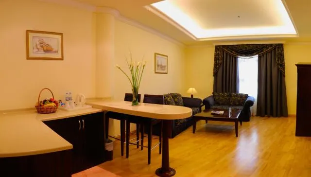  Sharjah Premiere Hotel & Resort - picture  : Seating area,Kitchen or kitchenette,Property 