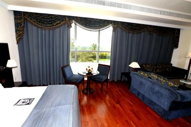  Sharjah Premiere Hotel & Resort - picture  : Day,Photo of the whole room,Room 
