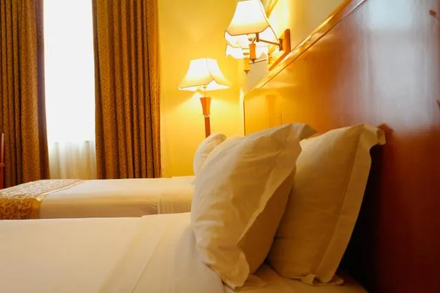  Sharjah Premiere Hotel & Resort - picture  : Bed,Off site,Spa/wellness,Day,Photo of the whole room,Room 