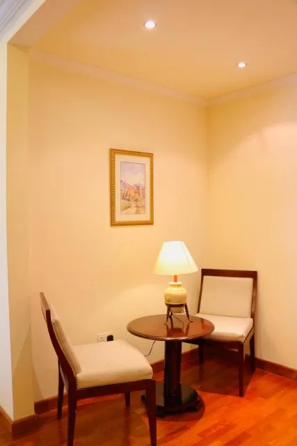  Sharjah Premiere Hotel & Resort - picture  : Seating area,Dining area,Seating area,Property 