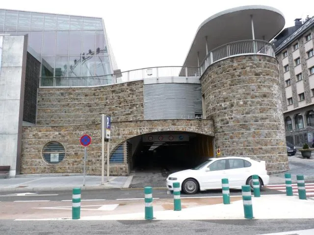  Tudel - picture  : Property building,Facade/entrance,Property building,Nearby landmark,Neighbourhood,Property logo/sign,Property 