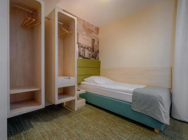  Hotel Reytan - photo  : Restaurant/endroits où manger,Lit,Chambre à coucher,Propriété 