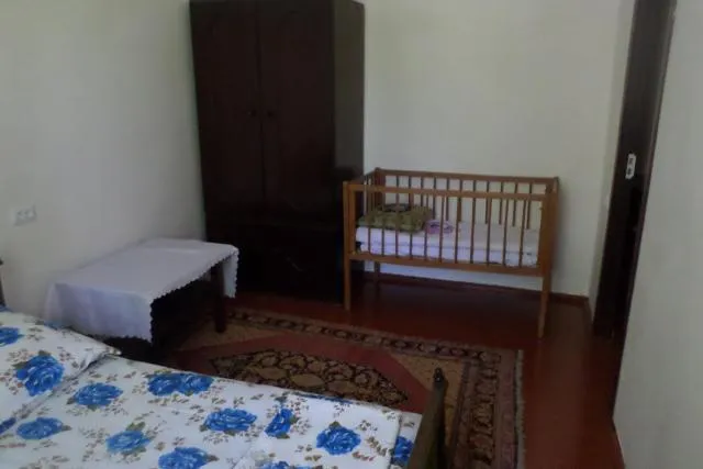  Spandaryan House - picture  : Restaurant/places to eat,Seating area,TV/entertainment centre,Bed,Photo of the whole room,Decorative detail,cot,Room 