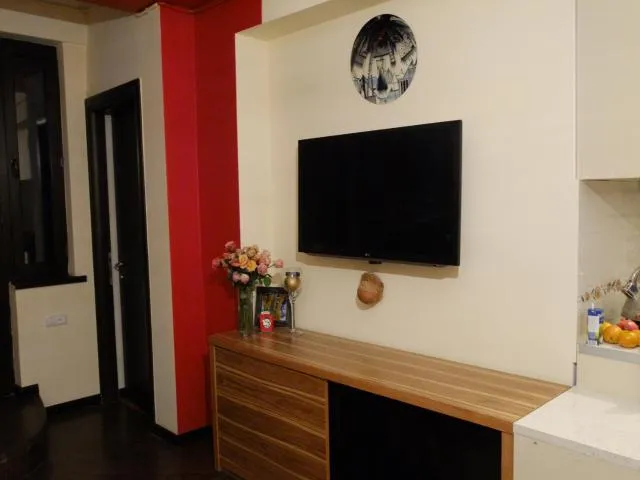  Yerevan center apartment 5A - picture  : TV/entertainment centre,Night,TV and multimedia,Decorative detail,Area and facilities,Property 