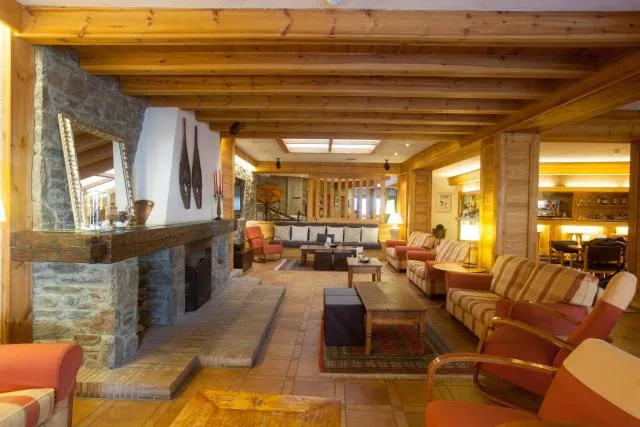  Hotel Bonavida - picture  : Patio,Seating area,Lobby or reception,Property 