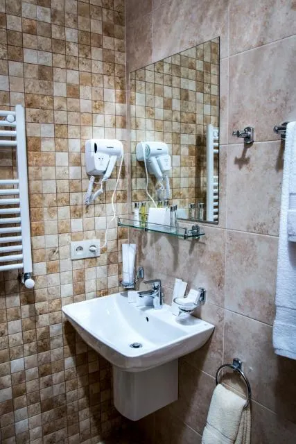  Hotel Lilia Yerevan - picture  : Shower,Bathroom,Bathroom,Property 