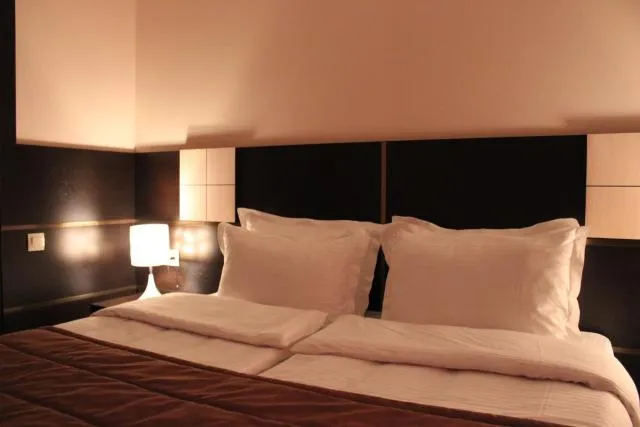  Hotel Lilia Yerevan - picture  : Bed,Bedroom,Property 