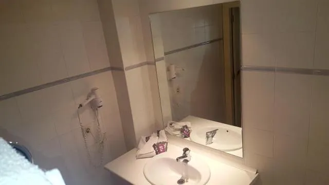  Hotel Sucara - picture  : Bathroom,Bathroom,Property 