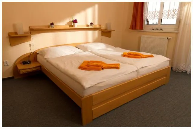  Hotel Emeran - picture  : Bed 