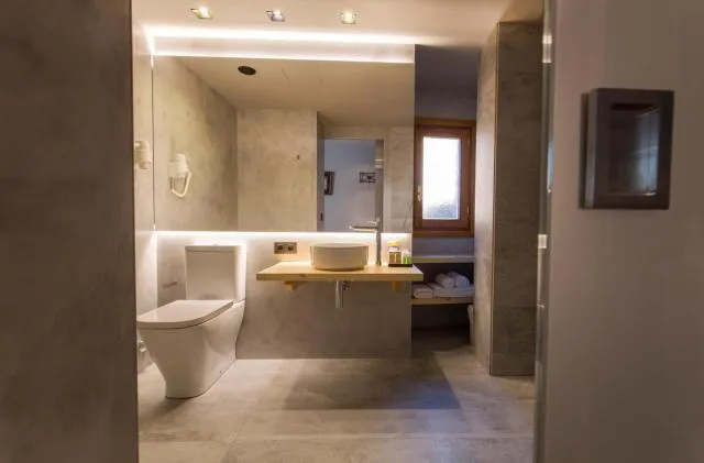  Hotel Xalet Montana - picture  : Bathroom,Bathroom,Property 
