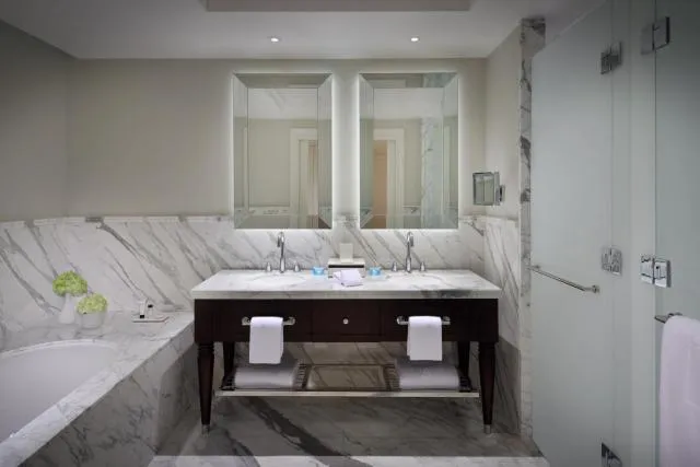  Address Boulevard - picture  : Bathroom,Bathroom,Property 