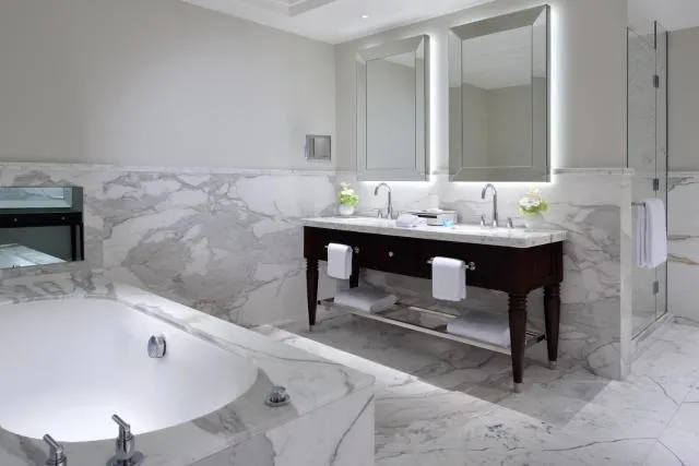  Address Boulevard - picture  : Bathroom,Bathroom,Property 