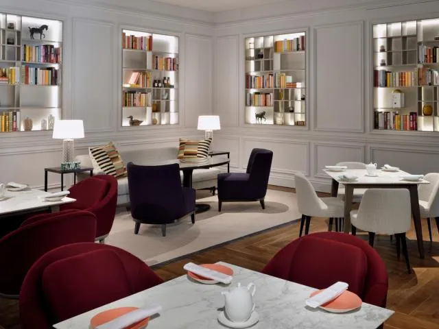  Address Boulevard - picture  : Restaurant/places to eat,Property 