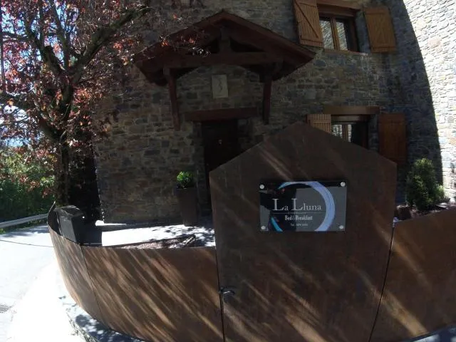  B&B La Lluna - picture  : Shower,Property building 