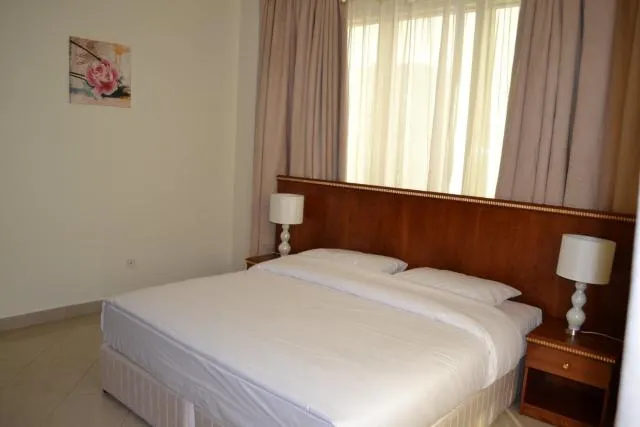  Abu Dhabi Plaza Hotel Apartments - picture  : Bed,Photo of the whole room,Room 