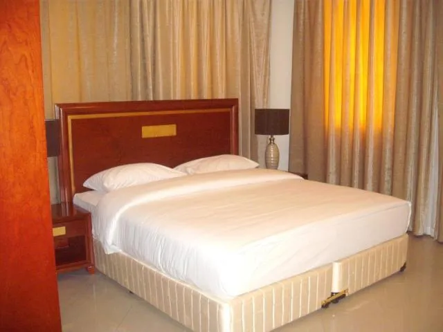  Abu Dhabi Plaza Hotel Apartments - picture  : Bed,Bed,Room 