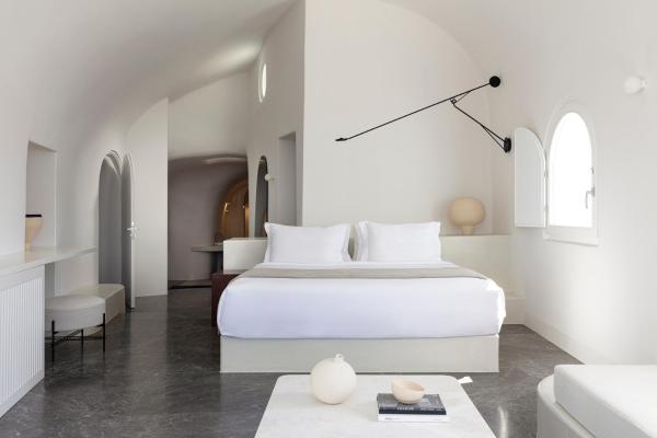 Canaves Oia Suites