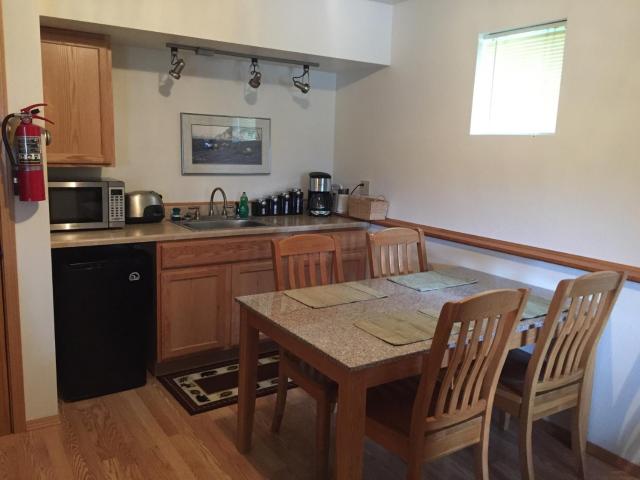Bears Den Alaska Lodging — photo 19