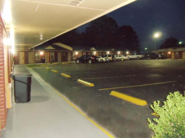 Antlers Budget Inn — photo 14