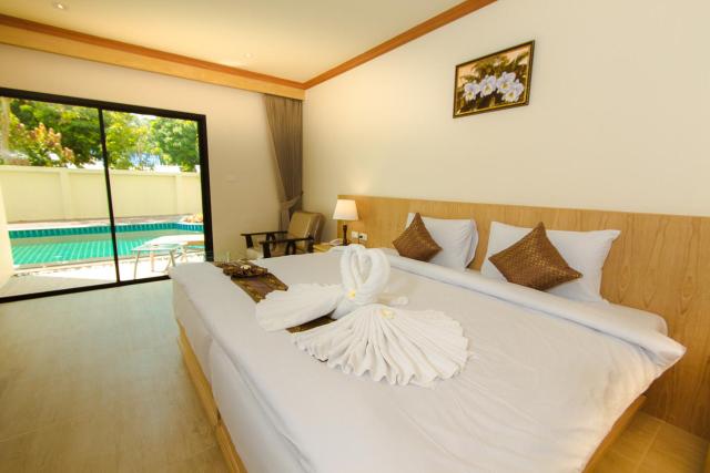 Airport Beach Hotel — photo 21