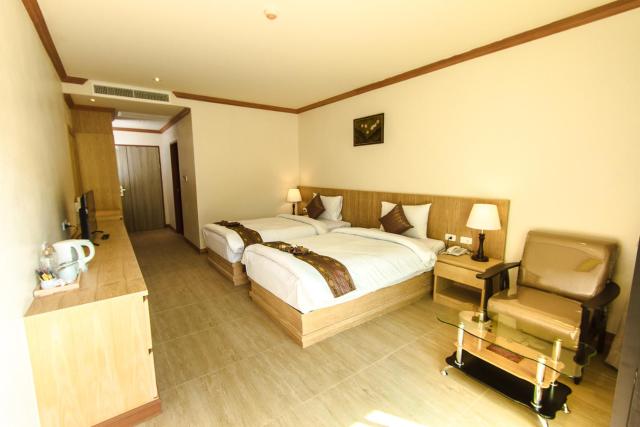 Airport Beach Hotel — photo 18
