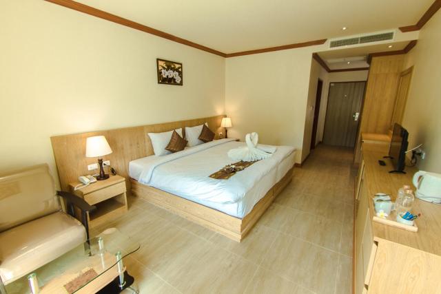 Airport Beach Hotel — photo 17