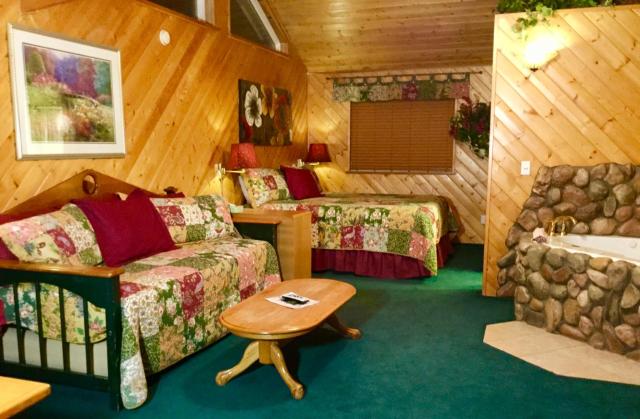Giant Oaks Lodge — photo 2