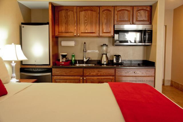 Lake Grassy Inn & Suites — photo 14