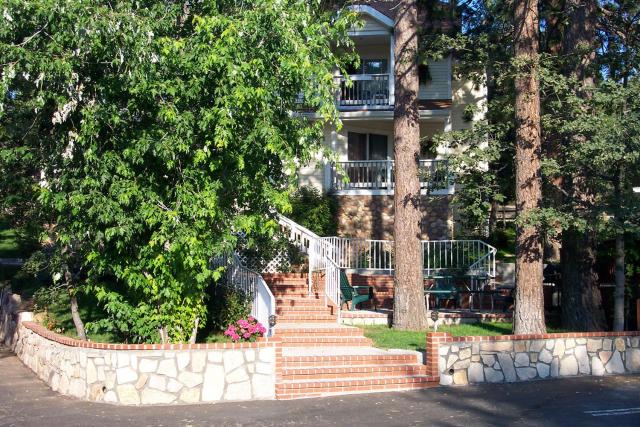 Giant Oaks Lodge — photo 20