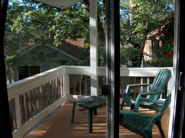 Giant Oaks Lodge — photo 14