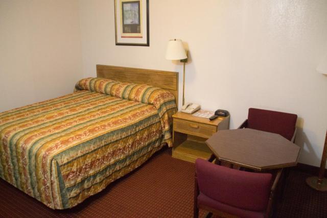 Tazewell Motor Lodge — photo 22