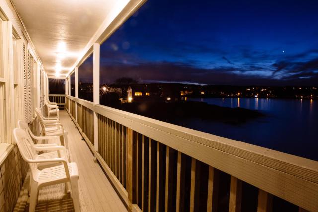 Bearskin Neck Motor Lodge — photo 18